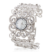 mode analogique à quartz bracelet de montre en forme de fleur d'alliage des femmes (argent)
