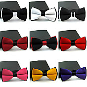 les hommes de couleur de Solid auto-attaché noeud papillon