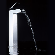 À angle droit cascade lavabo robinet