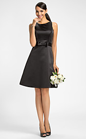 longueur genou robe de demoiselle d'honneur en satin une robe ligne de bijoux