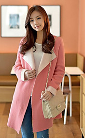 Manteau de col à revers des femmes