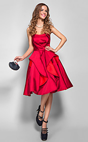 une ligne de longueur genou bretelles en satin robe de cocktail