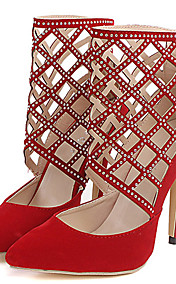 chaussure montrant des chaussures de femmes bout pointu pompes à talons aiguilles