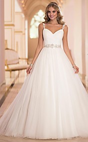 A-line Sweetheart/Straps Sweep/Brush Train Wedding Dress (Tulle)