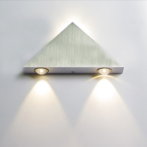 Треугольный металлический светодиодный светильник