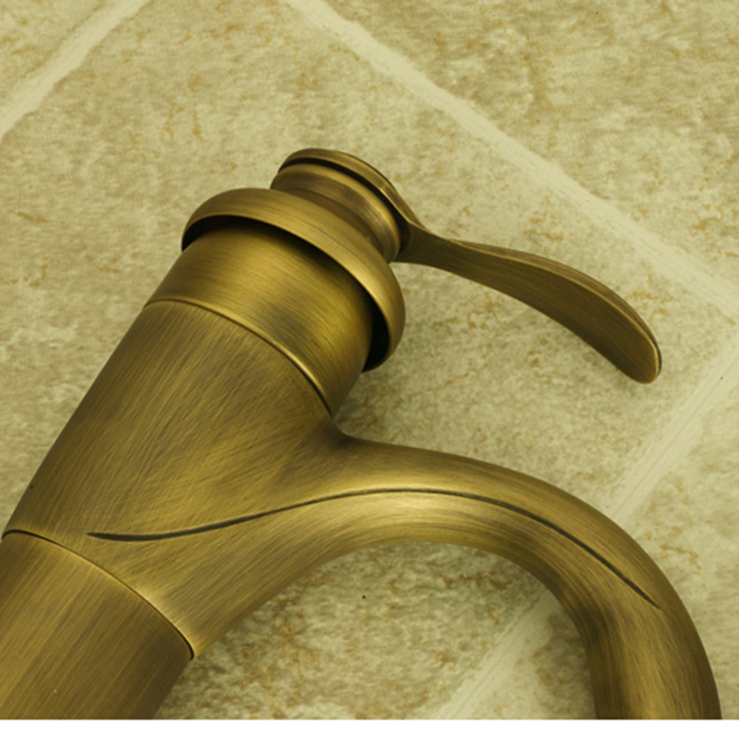 DE Waschbecken Wasserhahn Antik-antike Messing Wasserhahn Einhand