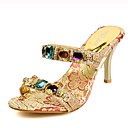 Les chaussures des f...
