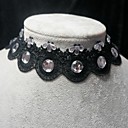 main elegant collier classique lolita en cristal noir