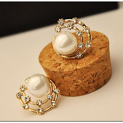 

Hoop Earrings Star Galaxy Ladies Vintage Party Work Fashion Pearl Imitation Pearl Cubic Zirconia Earrings Jewelry Screen Color For Wedding Masquerade Engagement Party Prom / Imitation Diamond / Shell