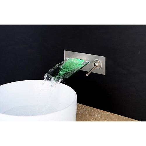 

Ванная раковина кран - Водопад / LED Матовый никель Разбросанная Одной ручкой Два отверстияBath Taps / Латунь