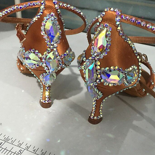 

Жен. Сатин Обувь для латины Жемчуг / Лак / Пряжки На каблуках Каблук ""Клеш"" Персонализируемая Черный / Коричневый / Выступление / Кожа