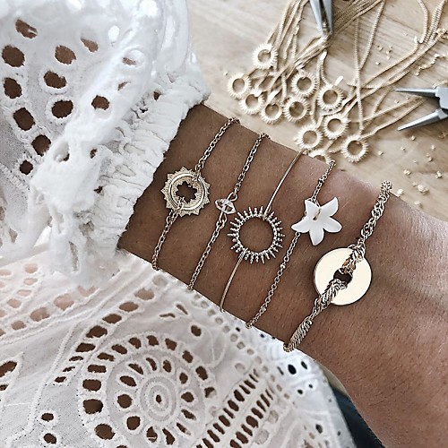

5pcs Women's Bracelet Bangles Vintage Bracelet Earrings / Bracelet Layered Flower Shape Classic Vintage Ethnic Fashion Boho Alloy Bracelet Jewelry Gold For Gift Daily Holiday Club Festival