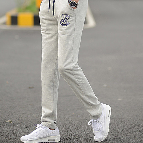 Светлые штаны спортивные