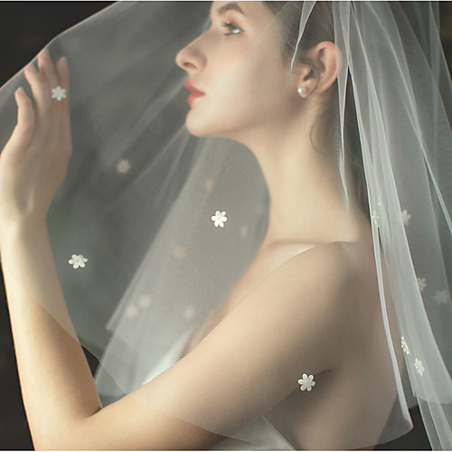 

Two-tier Flower Style / Sweet Wedding Veil Elbow Veils with Appliques / Solid 27.56 in (70cm) Tulle