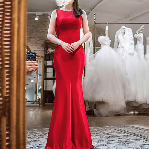 

Mermaid / Trumpet Jewel Neck Sweep / Brush Train Satin Sleeveless Beach Red Wedding Dresses with Ruched 2020