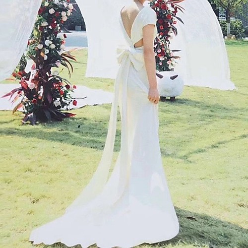 

Mermaid / Trumpet V Neck Sweep / Brush Train Satin Cap Sleeve Formal Wedding Dresses with Bow(s) 2020
