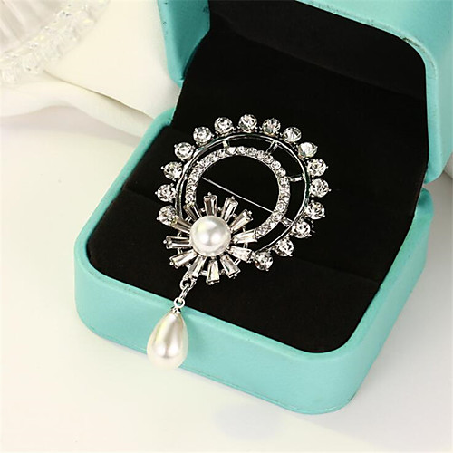 

Women's Brooches Hollow Out Flower Fashion Imitation Pearl Brooch Jewelry White For Gift Date