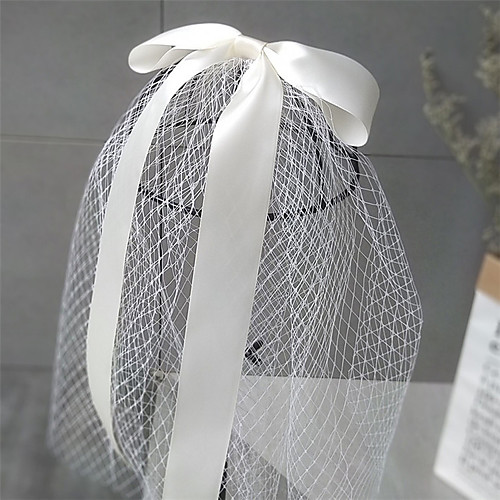 

Two-tier Cute Wedding Veil Shoulder Veils with Solid 75 cm Chiffon