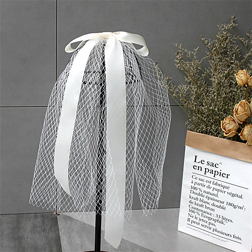 

Two-tier Cute Wedding Veil Shoulder Veils with Solid 75 cm Chiffon