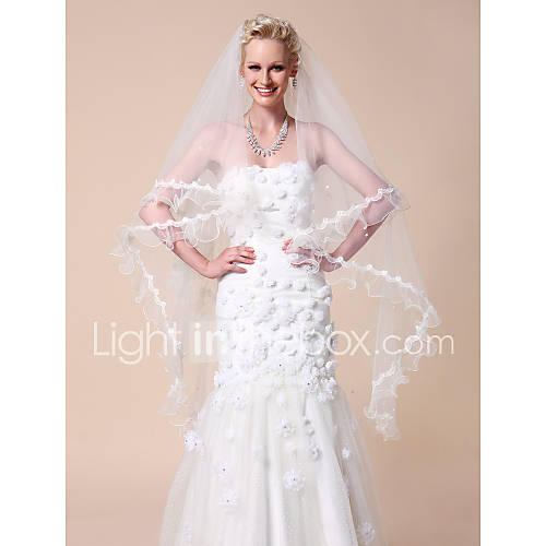 One tier Waltz Wedding Veils With Lace Applique Edge