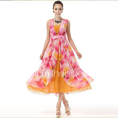 Women Posed Mop The Floor Color Lady Dress