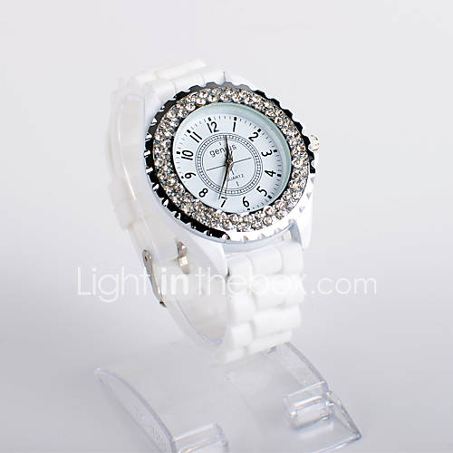 Womens Alloy Analog Quartz Wrist Watch (White)